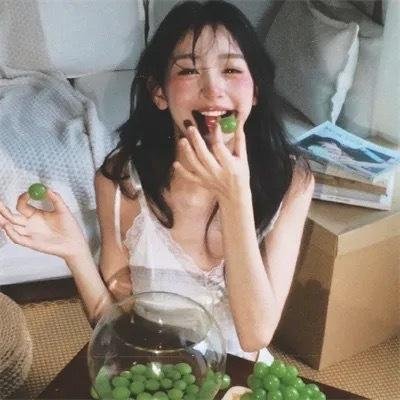 向日葵女孩 封面